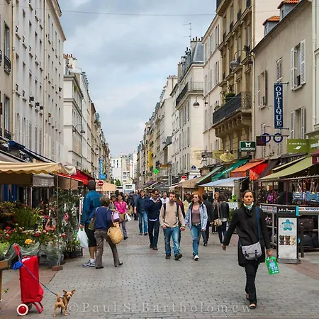 Eiffel Tower - Rue Cler Area Private Parijs