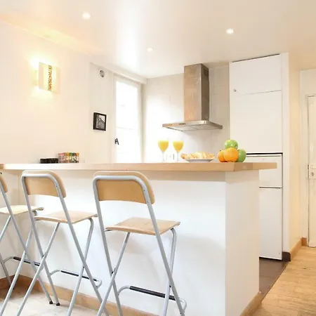 Eiffel Tower - Rue Cler Area Private Appartement Parijs